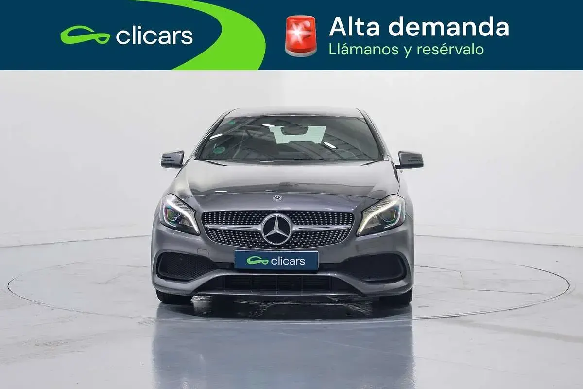 Usado Mercedes A180 122 CV (89 kW) 2017 Gris Utilitario