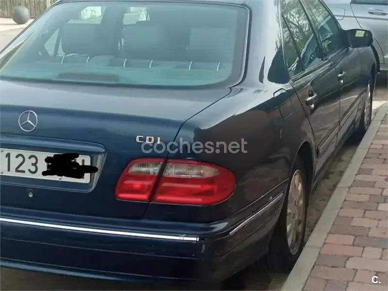 Usado Mercedes E320 Elegance 197 CV (144 kW) 2000 Azul Berlina
