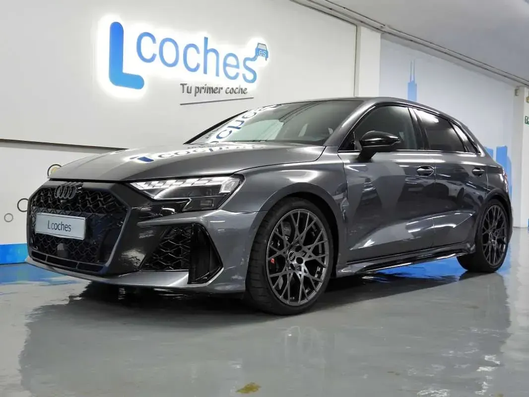 Usado Audi RS3 Sportback 400 CV (294 kW) 2025 Gris / plata Utilitario