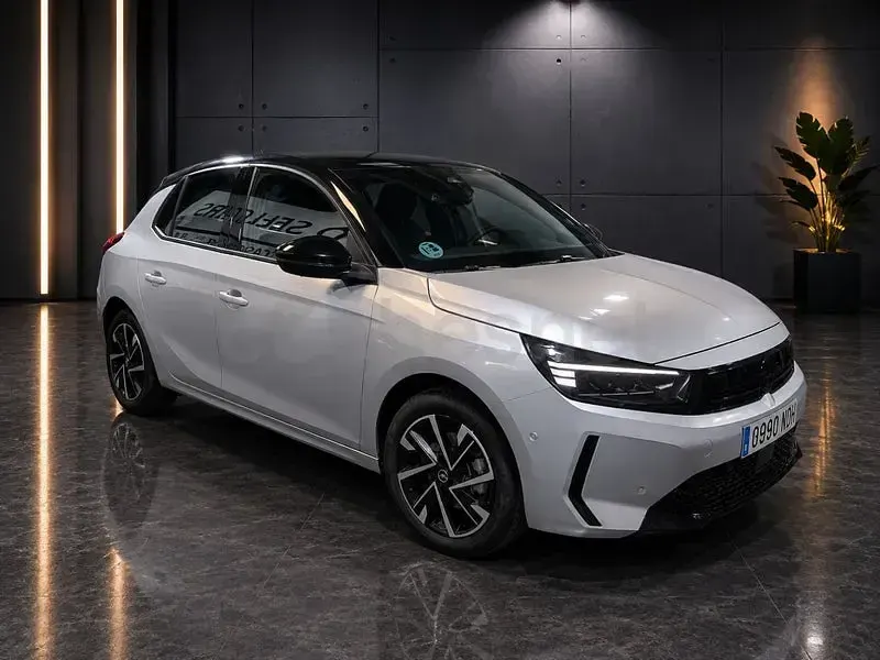 Usado Opel Corsa 100 CV (73 kW) 2025 Gris / plata Utilitario