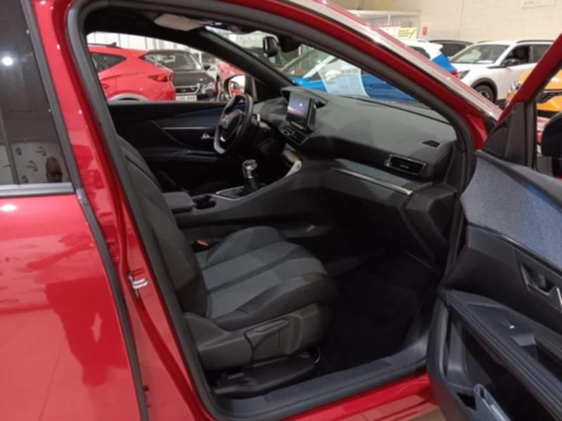 Usado Peugeot 3008 Allure 130 CV (95 kW) 2023 Rojo SUV