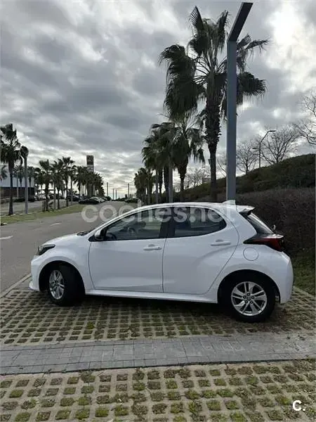 Usado Toyota Yaris 125 CV (91 kW) 2021 Blanco Utilitario