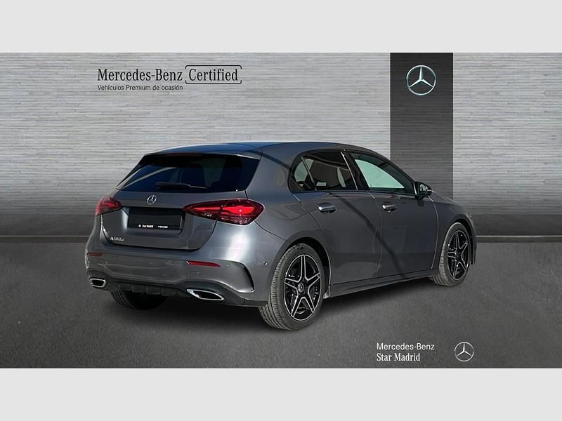 Usado Mercedes A180 116 CV (85 kW) 2025 Gris montana, pintura metalizada Utilitario