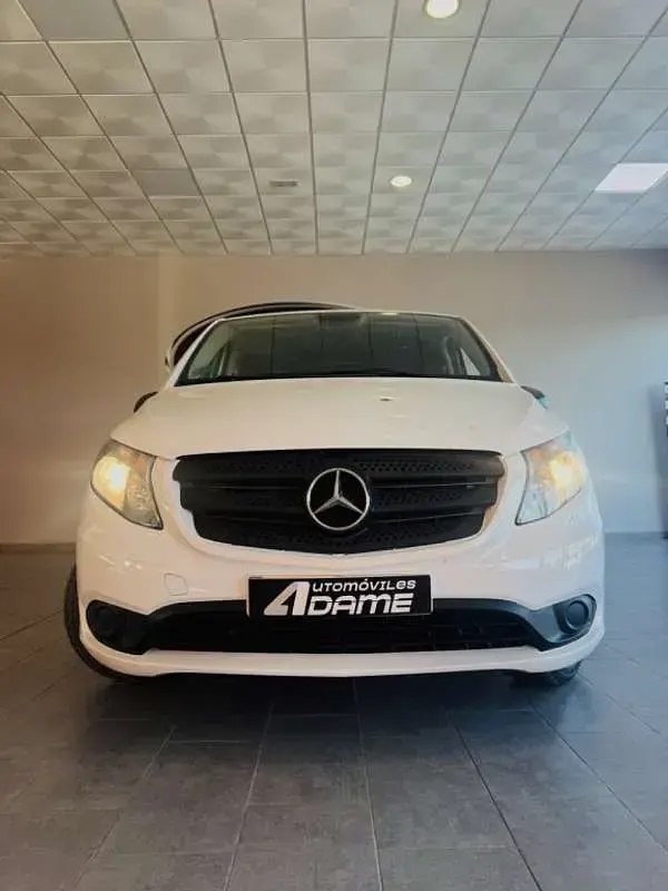 Usado Mercedes Vito 136 CV (100 kW) 2023 Blanco Van