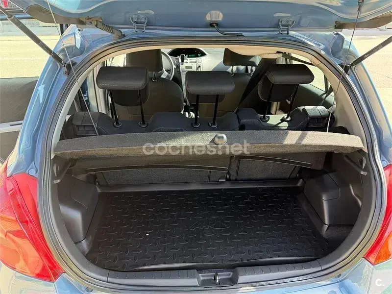Begagnad Toyota Yaris Sol 87 HK (63 kW) 2006 Blå Sedan