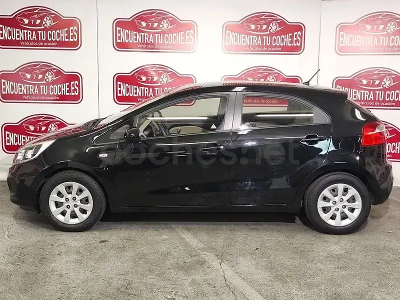 Usado Kia Rio 85 CV (62 kW) 2013 Negro Berlina