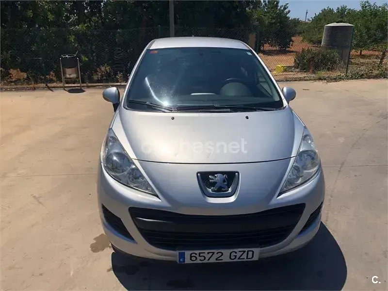 Usado Peugeot 207 70 CV (51 kW) 2010 Gris / plata Berlina