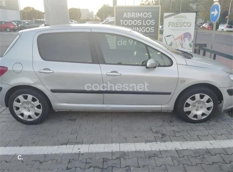 Usado Peugeot 307 110 CV (80 kW) 2003 Gris / plata Berlina