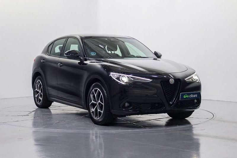 Usado Alfa Romeo Stelvio Sprint 190 CV (139 kW) 2021 Negro SUV