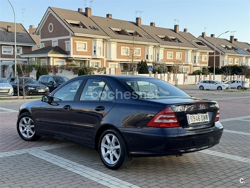 Usado Mercedes C180 Classic 143 CV (105 kW) 2005 Azul Berlina