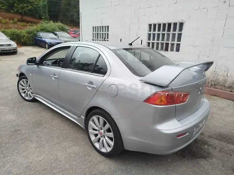 Usado Mitsubishi Lancer Sportback Invite 140 CV (102 kW) 2008 Gris / plata Berlina