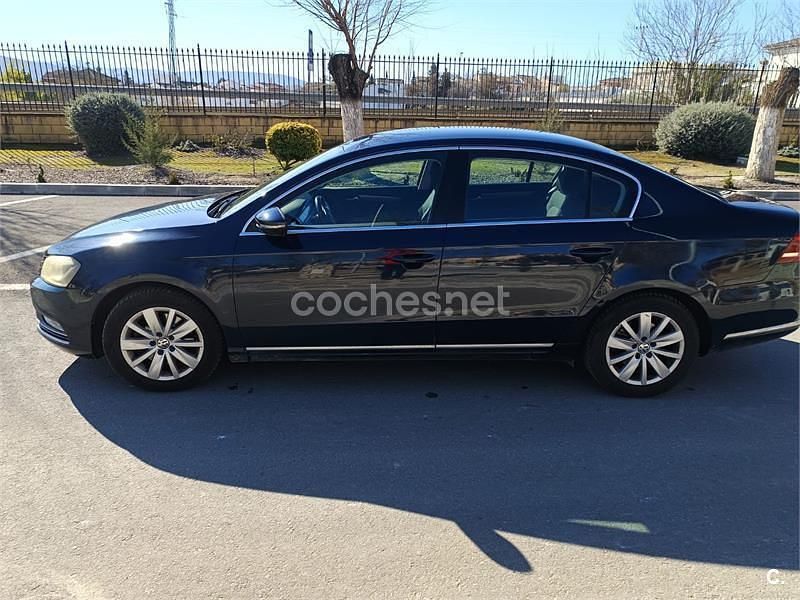 Usado VW Passat Edition 105 CV (77 kW) 2012 Azul Berlina