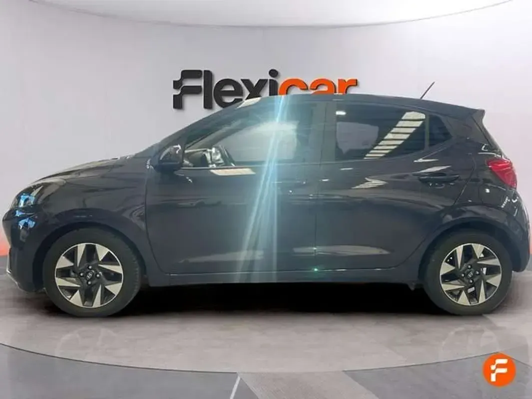 Usado Hyundai i10 67 CV (49 kW) 2025 Gris Utilitario
