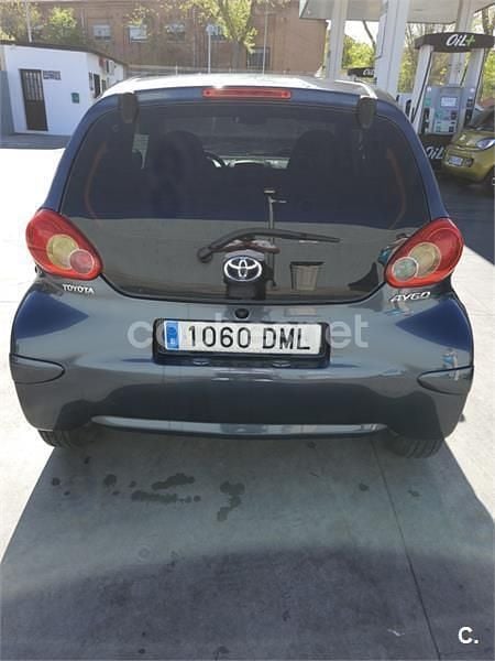 Usado Toyota Aygo Sport 68 CV (50 kW) 2005 Gris / plata Utilitario