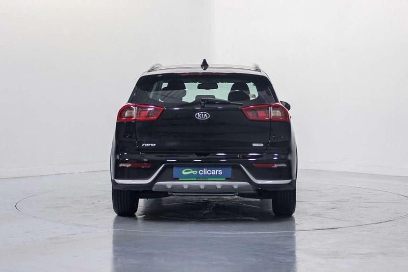 Käytetty Kia Niro 105 HP (77 kW) 2017 Musta Katumaasturi