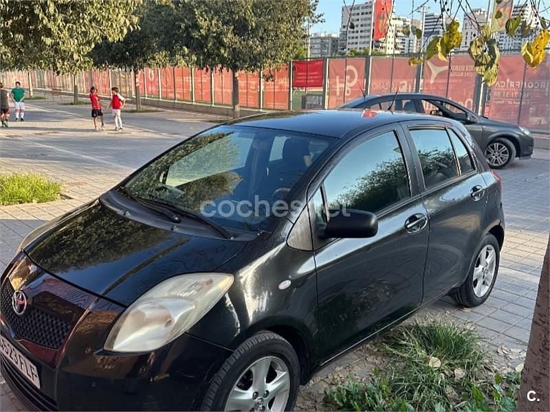 Negro Usado 2007 Toyota Yaris Berlina | 4000 € (Buen precio) - Imagen 1/4
