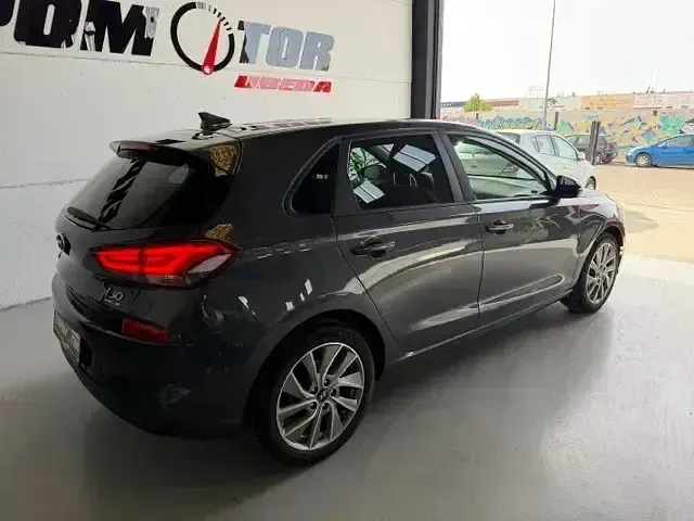 Usado Hyundai i30 GO! 120 CV (88 kW) 2018 Gris Familiar