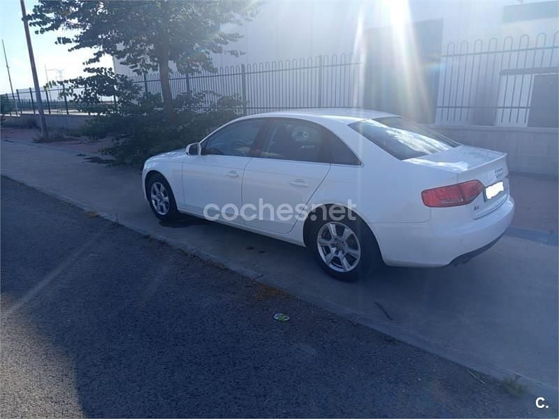 Blanco Usado 2010 Audi A4 Berlina | 5900 € (Buen precio) - Imagen 1/4