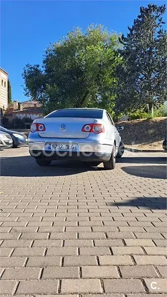 Usado VW Passat Sportline 140 CV (102 kW) 2005 Gris / plata Berlina