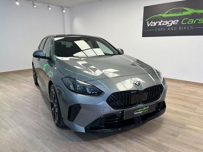 Usado BMW 120 Comfort Edition 163 CV (119 kW) 2025 Gris / plata Utilitario
