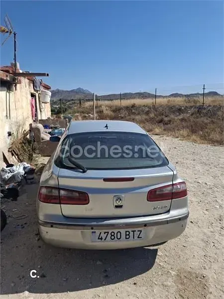 Usado Renault Laguna II Privilege 120 CV (88 kW) 2002 Gris / plata Berlina