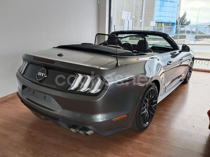 Usado Ford Mustang GT 450 CV (330 kW) 2021 Gris / plata Descapotable