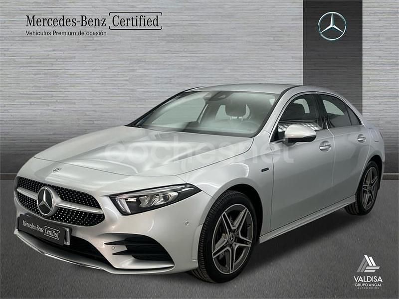 Gris / plata Usado 2021 Mercedes A250 Berlina | 33.900 € (Un poco caro) - Imagen 1/4