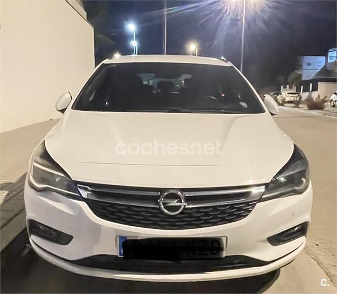 Usado Opel Astra Dynamic 125 CV (91 kW) 2019 Blanco Familiar