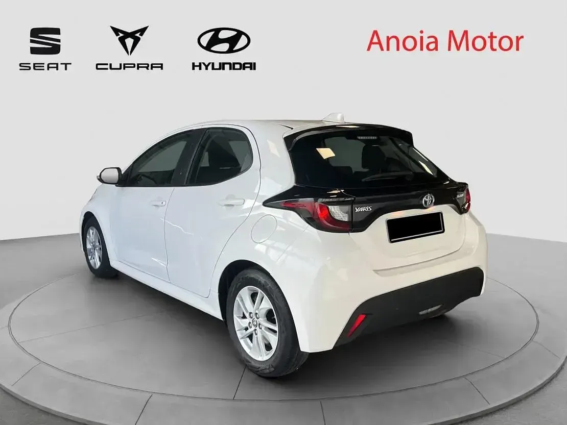 Usado Toyota Yaris Active 116 CV (85 kW) 2022 Blanco Utilitario