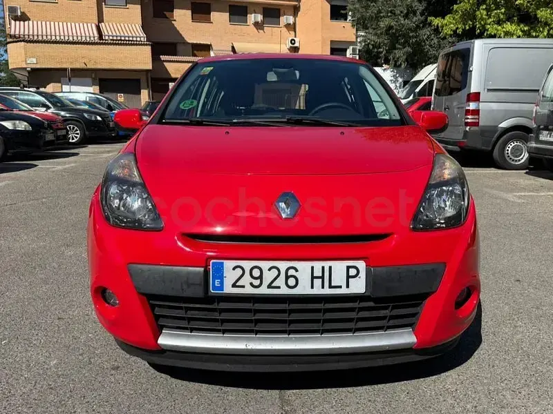 Usado Renault Clio IV Dynamique 105 CV (77 kW) 2012 Rojo Berlina