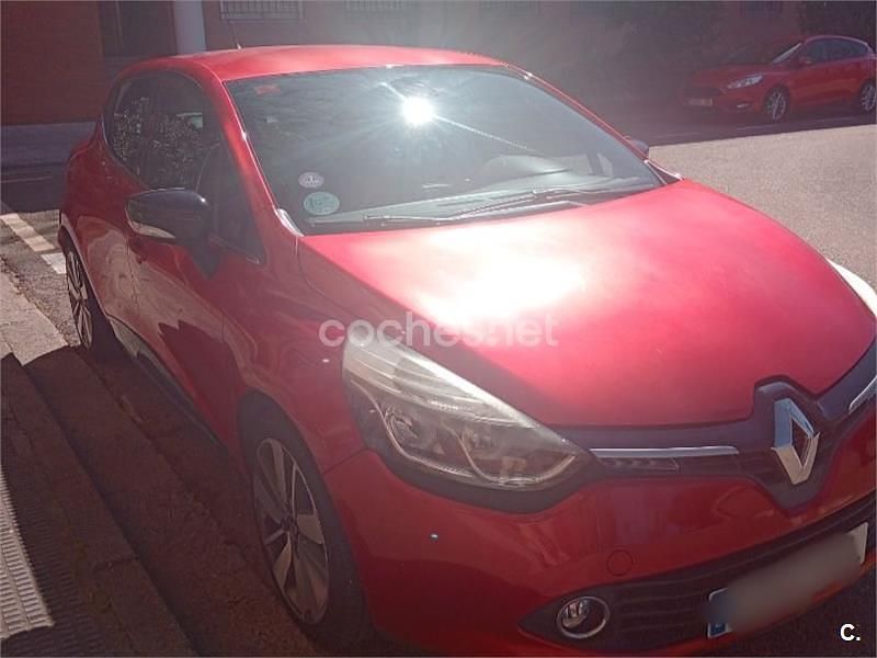 Usado Renault Clio IV 90 CV (66 kW) 2014 Rojo Berlina