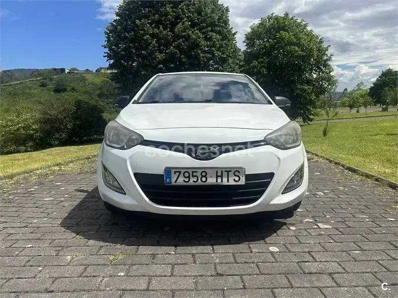 Usado Hyundai i20 GO! 75 CV (55 kW) 2013 Blanco Utilitario