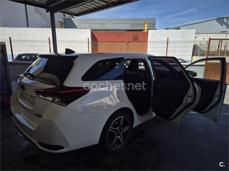 Usado Toyota Auris 90 CV (66 kW) 2016 Blanco Familiar