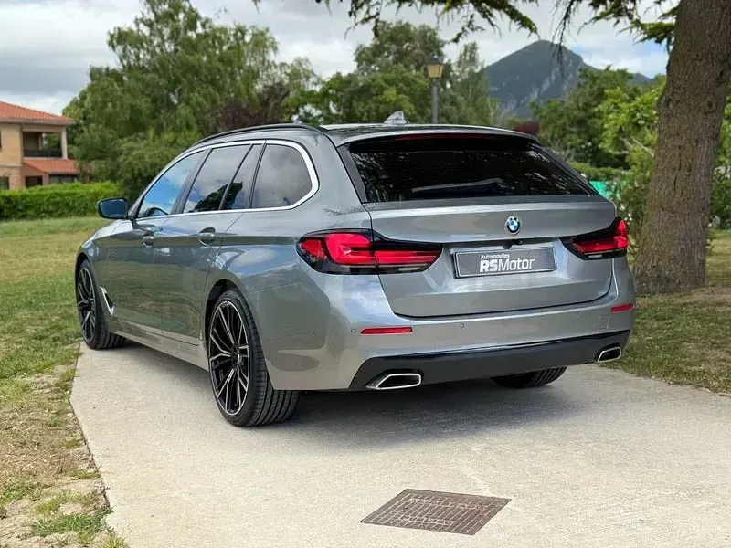 Usado BMW 520 Comfort Edition 190 CV (139 kW) 2023 Gris / plata Familiar
