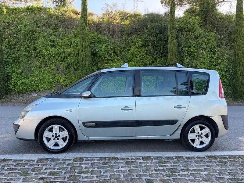 Usado Renault Espace Expression 150 CV (110 kW) 2004 Gris / plata Monovolumen