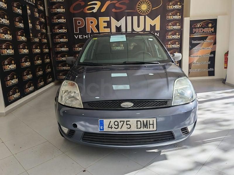 Usado Ford Fiesta 68 CV (50 kW) 2005 Gris / plata Berlina