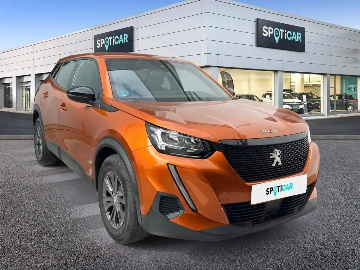 Usado Peugeot 2008 Active 100 CV (73 kW) 2022 Naranja SUV