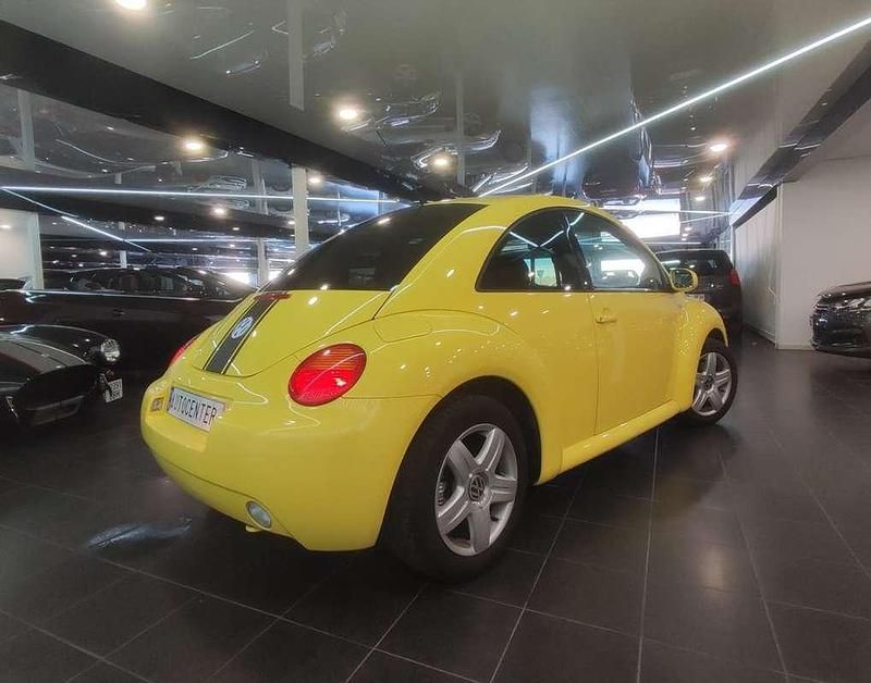 Usado VW Beetle 114 CV (83 kW) 2005 Amarillo Utilitario