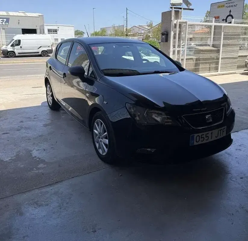 Usado Seat Ibiza ST Reference 90 CV (66 kW) 2016 Negro Familiar