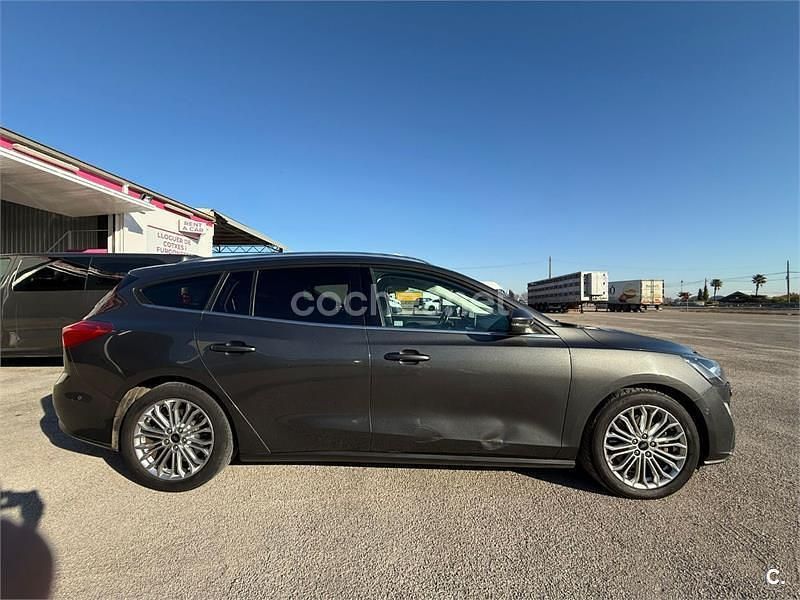 Gris / plata Usado 2019 Ford Focus Titanium Familiar | 10.900 € (Precio justo) - Imagen 1/4