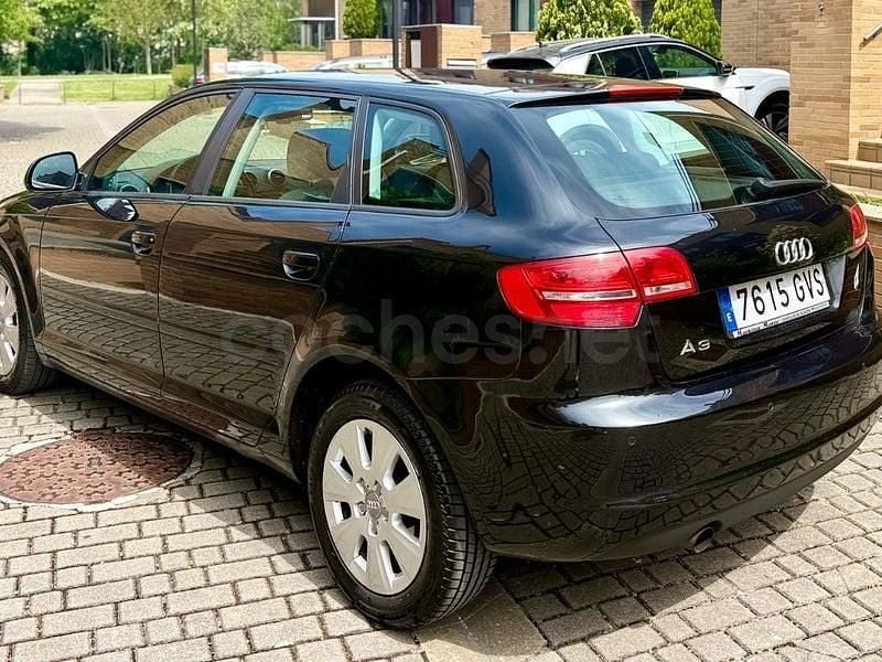 Käytetty Audi A3 105 HP (77 kW) 2010 Musta Viistoperä