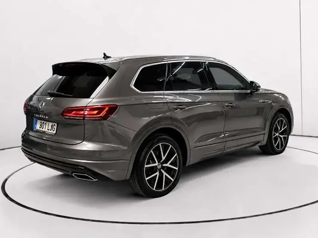 Usado VW Touareg Elegance 286 CV (210 kW) 2022 Gris SUV