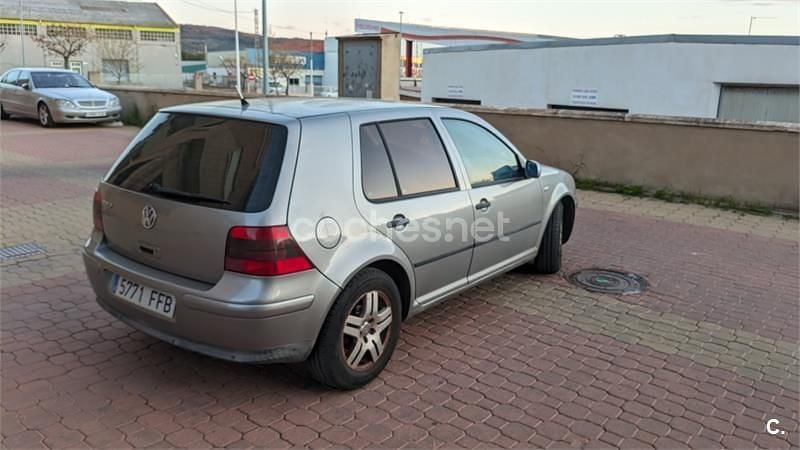 Usado VW Golf IV Highline 115 CV (84 kW) 2002 Gris / plata Berlina