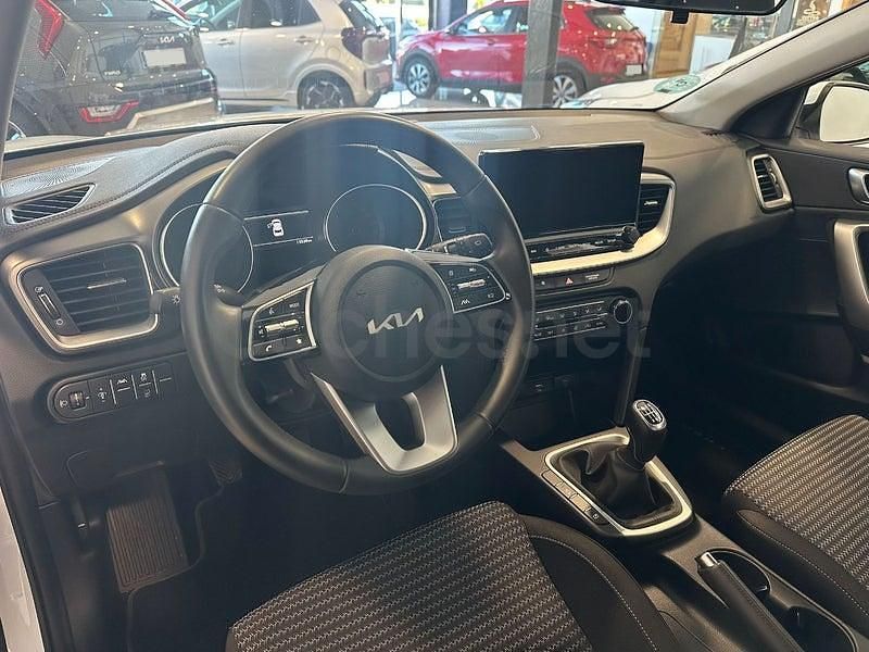 Usado Kia XCeed 100 CV (73 kW) 2025 Blanco SUV