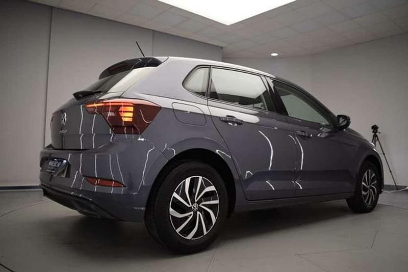 Usado VW Polo Life 95 CV (69 kW) 2021 Gris Utilitario