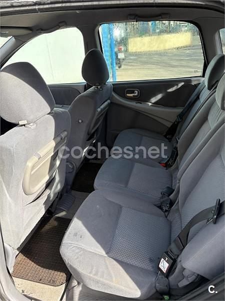 Usado Nissan Almera Tino Acenta 136 CV (100 kW) 2003 Gris / plata Monovolumen