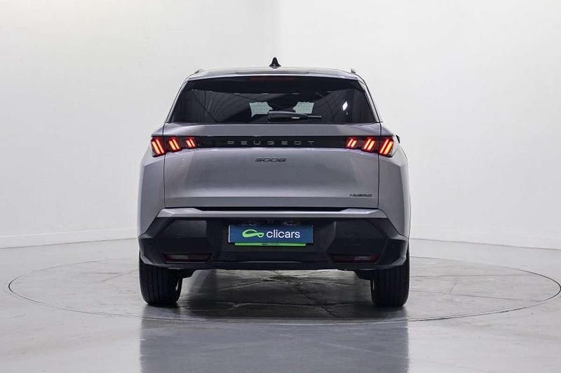 Usado Peugeot 5008 Allure 136 CV (100 kW) 2025 Plateado SUV