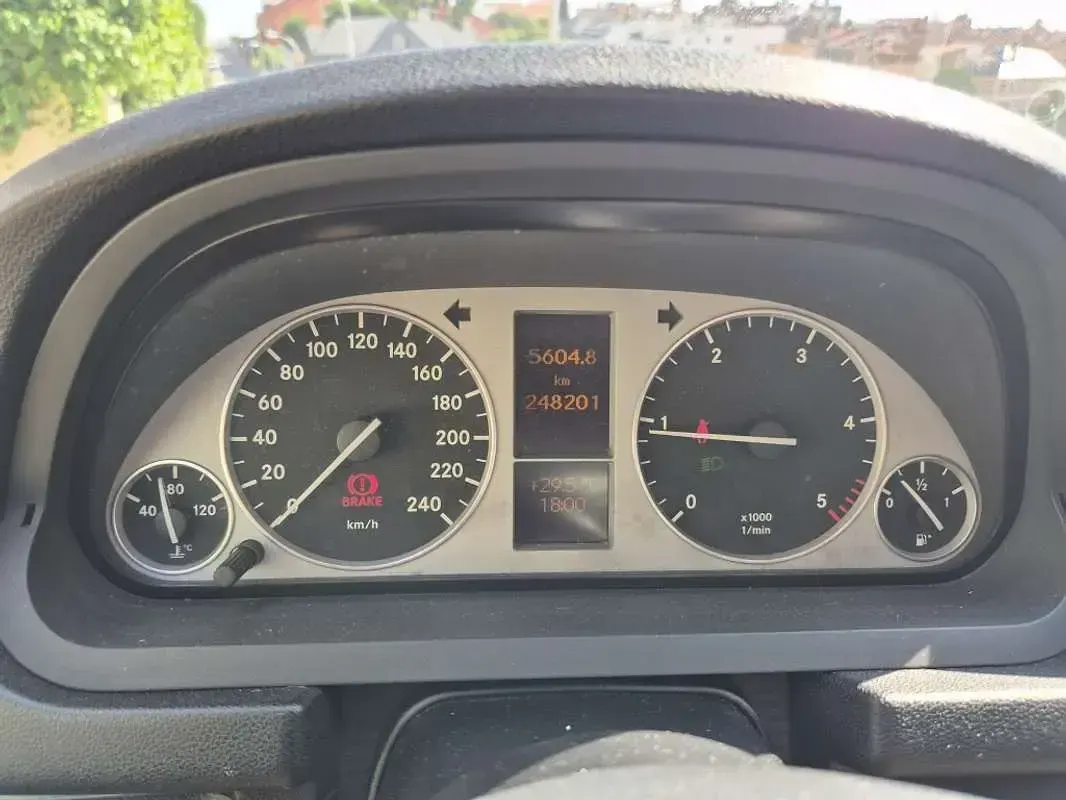 Usado Mercedes B200 139 CV (102 kW) 2007 Gris Monovolumen