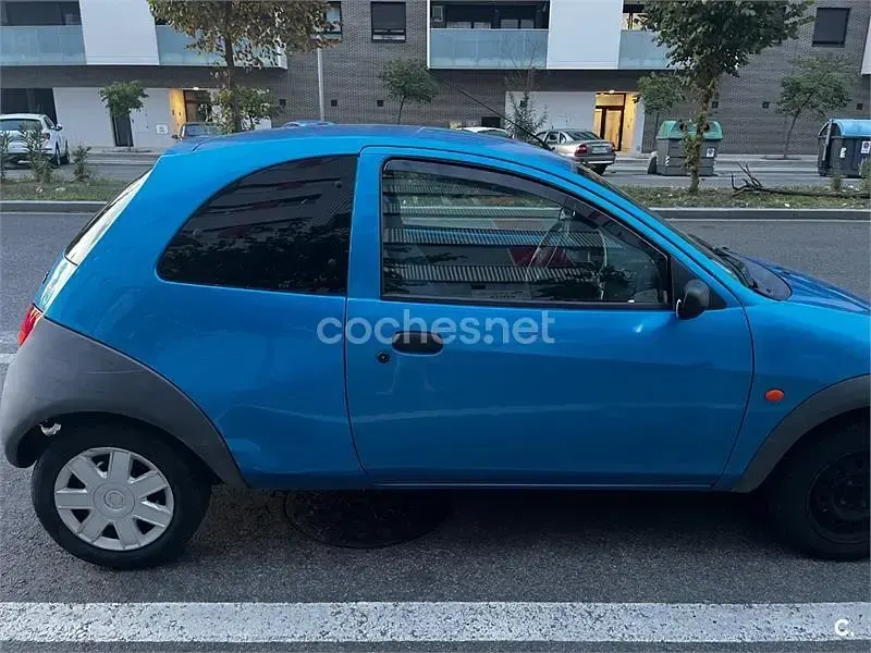 Usado Ford Ka 70 CV (51 kW) 2004 Azul Utilitario