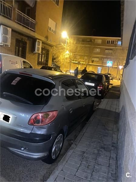 Usado Peugeot 206 70 CV (51 kW) 2003 Gris / plata Berlina